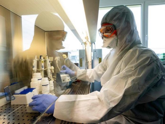 Un proyecto científico valenciano evaluará los efectos secundarios de las vacunas anticovid