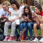 Prohíben el uso de teléfonos móviles en colegios e institutos valencianos