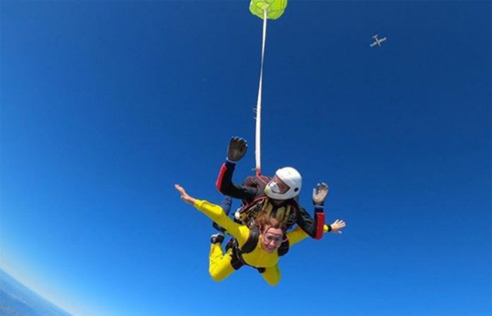 María José Catalá se ha tirado en paracaídas