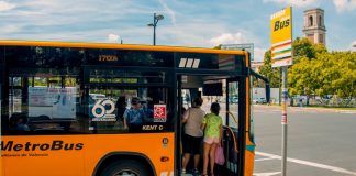 Arranca el funcionamiento la nueva ruta de autobús que conecta cinco municipios con Metrovalencia