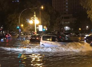 Valencia arranca el fin de semana con una decena de carreteras cortadas por el temporal