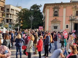 La hostelería valenciana sale a la calle: "Nos están dejando morir"