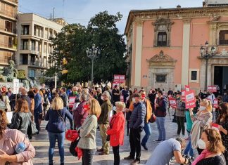 La hostelería valenciana sale a la calle: "Nos están dejando morir"