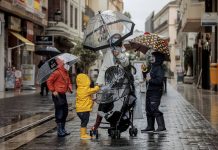 La lluvia obliga a suspender las clases: consulta los municipios con colegios cerrados Alertan de la llegada de un frente frío "muy activo" con lluvias y viento para el puente