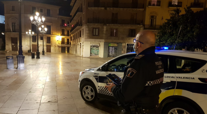 La policía desaloja un pub de Benicalap con más de 120 personas en su interior La Comunitat Valenciana mantendrá su cierre ante el auge de la pandemia