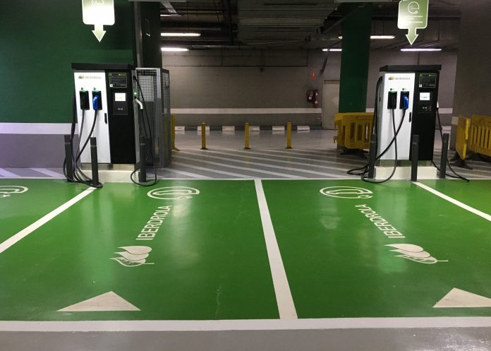 Iberdrola y Aqua ponen en marcha la mayor plataforma de recarga para vehículos eléctricos de Valencia