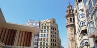 Violan a una vecina de Ruzafa al colarse por el balcón de su casa mientras dormía