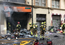 Un voraç incendi en el centre de València causa una víctima mortal Un voraz incendio en el centro de Valencia calcina un local y deja dos heridos