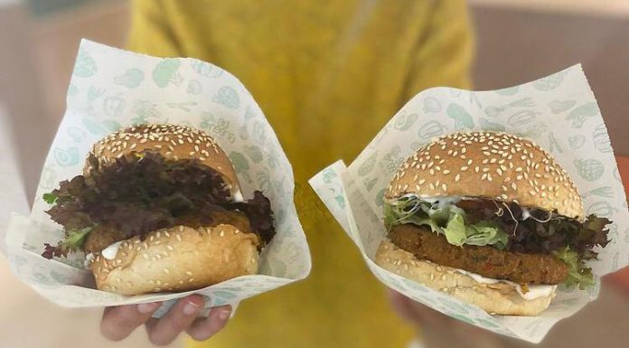 Un «fast food» saludable planta cara al coronavirus y abre un nuevo local en el centro de Valencia
