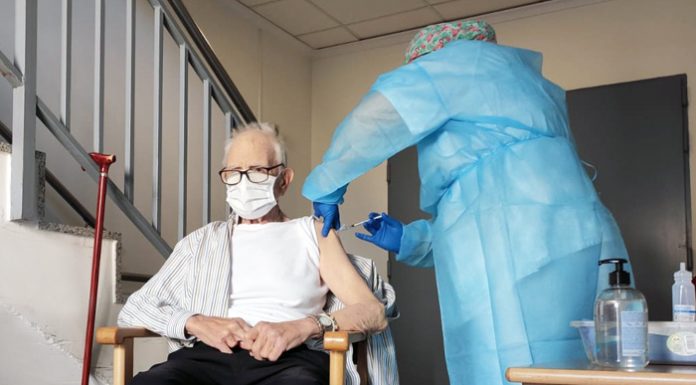 Batiste Martí, de 81 años, es el primer valenciano vacunado contra la COVID-19 Batiste