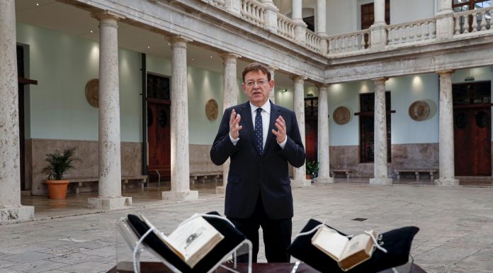 Puig anuncia la creació de 90.000 llocs de treball per als pròxims tres anys El presidente de la Generalitat, Ximo Puig, durante el discruso de Fin de Año.