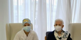 Araceli es la primera vacunada