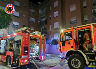 Un hombre salta desde un cuarto piso para huir de un incendio en Paiporta