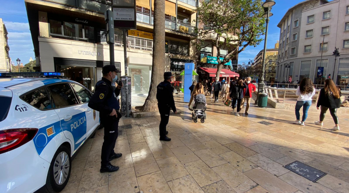 Unos pandilleros siembran el caos en un restaurante del centro de Valencia