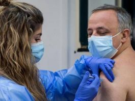 Un médico de Valencia relata su experiencia tras vacunarse contra el coronavirus: "Sólo duele el pinchazo"