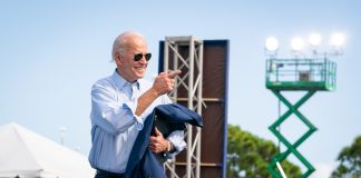 El presidente Joe Biden llama "estúpido hijo de puta" a un periodista