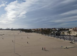 Sin concentraciones en la playa de la Malvarrosa