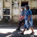 Una familia se queda sin entierro por falta de nichos en el cementerio