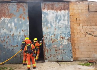 Fallece una persona en el incendio de una nave en Aielo del Malferit