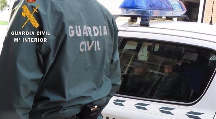 A prisión por arrojar a su amiga desde un balcón mientras huía de un hombre armado con espada La Guardia Civil detiene a un hombre por Violencia de Género