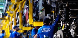 Varios empleados de una planta de Ford