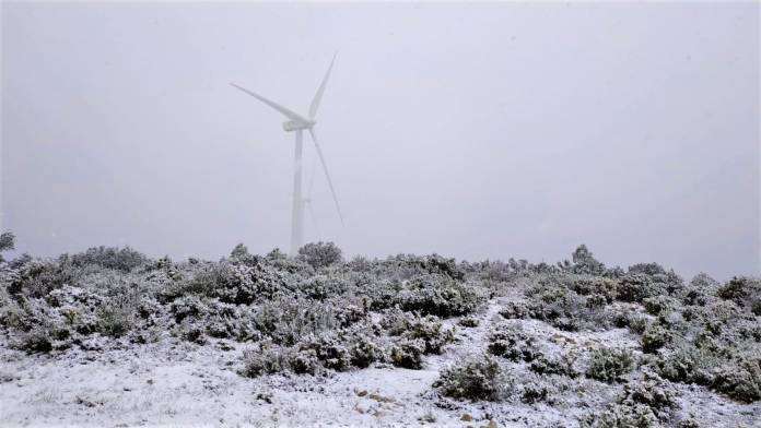 Valencia se tiñe de blanco con los últimos copos de nieve del invierno