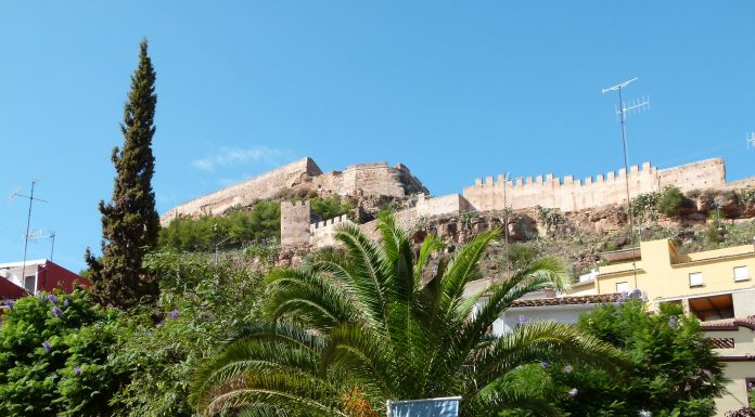 Dos hombres simulan una estafa como pretexto para okupar un chalet Atresmedia se prepara para rodar una nueva serie en Sagunt