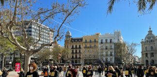 Los peluqueros se manifiestan en el Ayuntamiento: "Nos están ahogando"