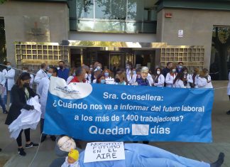 Concentración de sanitarios frente a la Conselleria de Sanitat