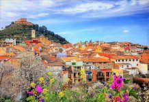 Paseando por Jalance, una localidad primaveral rodeada de flores