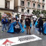 Empresarios valencianos acampan y se encadenan ante las puertas de la Generalitat