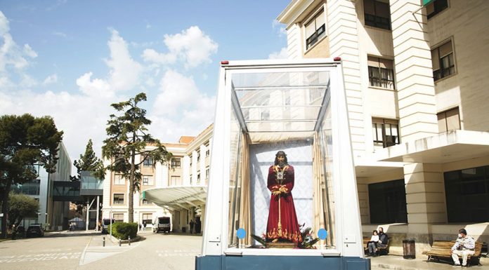 El Cristo de Medinaceli visita varios barrios de la ciudad con el “Maremóvil” Cristo de Medinaceli