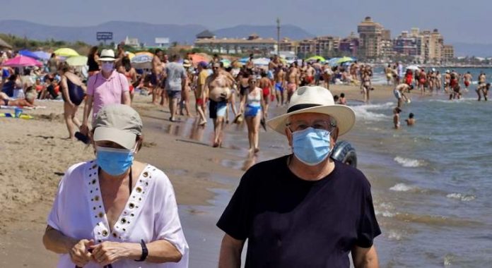 Las calles de Valencia se llenan de turistas tras el fin del estado de alarma