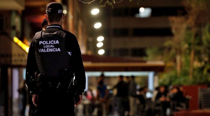 El TSJCV dóna llum verda al toc de queda: llistat dels 32 municipis afectats El Consell plantea retrasar el toque de queda y ampliar el horario de bares y terrazas