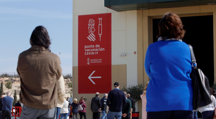 La vacunación arranca nueva fase: grupos que se vacunan y dosis que recibirán según la edad El fin de semana deja 35.000 positivos y 8 fallecidos de coronavirus