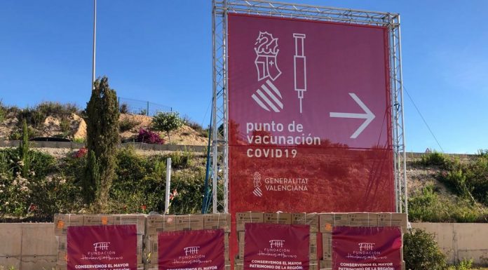 Hortensia Herrero dóna tres milions de xeringues per a vacunar contra el coronavirus Donación de jeringuillas de la Fundación Hortensia Herrero en el centro de vacunación de Alicante.