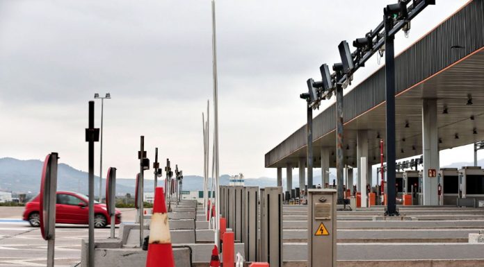 Las tres excepciones que permitirán viajar sin pagar peajes en 2024 Proponen un sistema de peajes para cobrar por entrar en Valencia