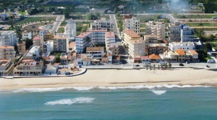 Un hombre se va sin pagar de un hotel de Gandia y simula el robo en su coche