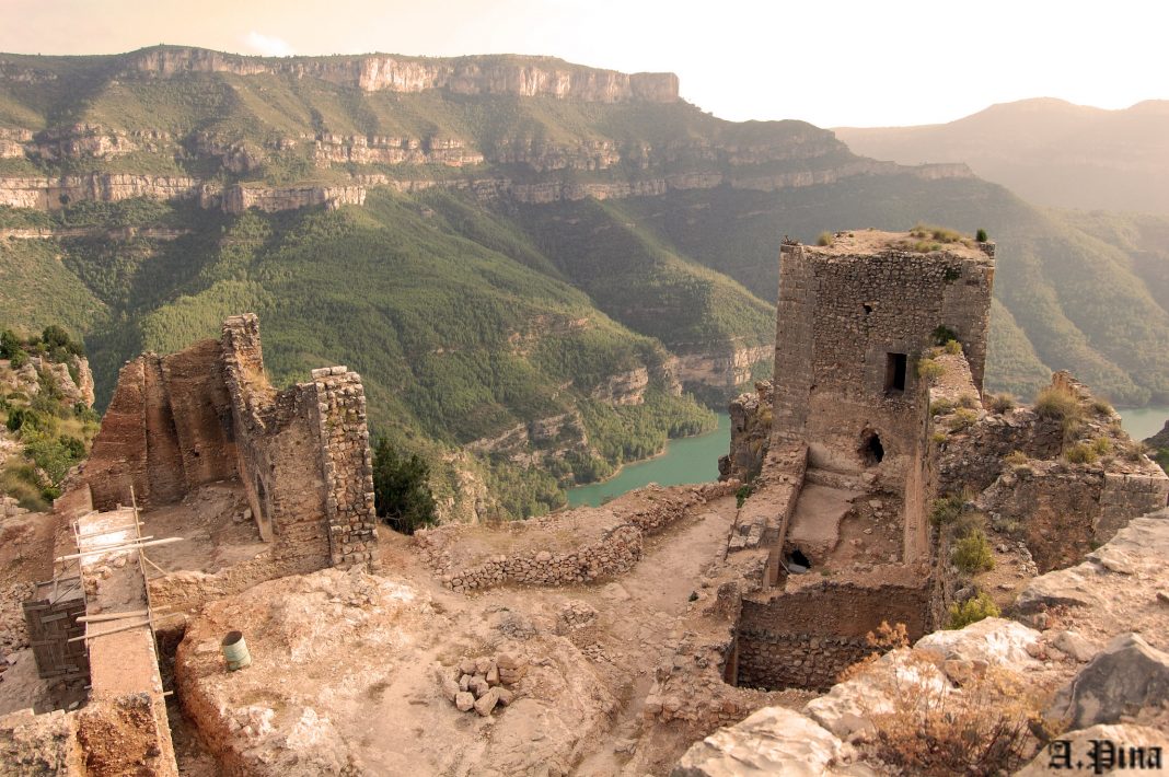 El Castillo de Chirel, una preciosa fortaleza oculta en las montañas de Valencia