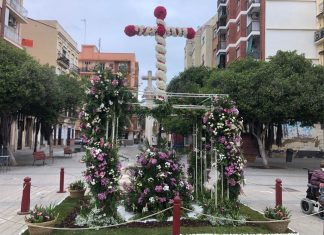 Las Cruces de Mayo se plantan en las calles de Valencia