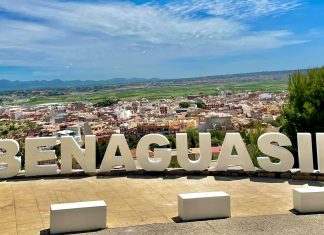 Benaguasil estrena el nuevo cartel de la ciudad al estilo Hollywood