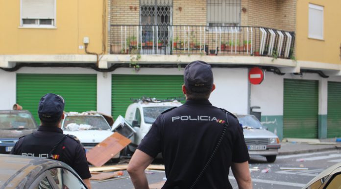 La Policía Nacional detiene a un hombre por lanzar objetos a los agentes cuando acudieron a una llamada maliciosa