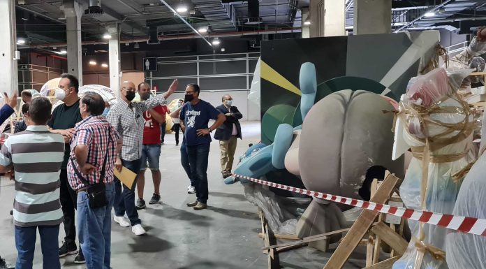 Valencia se prepara para la llegada de los ninots a sus calles Arranca el dispositivo para trasladar las fallas a plazas y calles de Valencia