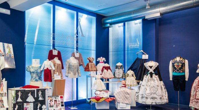 El Gremio de Sastres y Modistas inaugura la exposición de Fin de Curso