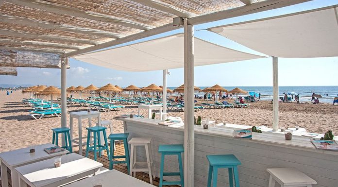 Los chiringuitos de la playa de la Patacona ya se pueden disfrutar tras un año de ausencia Los chiringuitos de la playa de la Patacona ya se pueden disfrutar