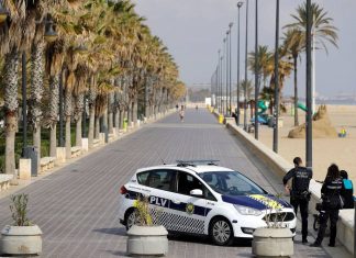 Valencia prohibirá poner música en las playas