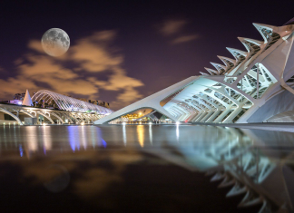 La superluna "de fresa" iluminará este jueves la ciudad de Valencia