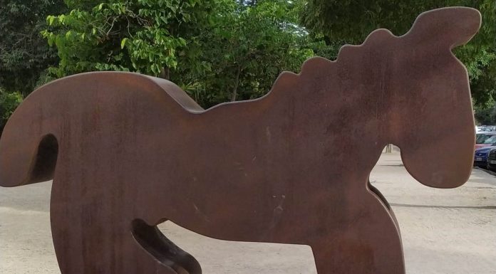 Siete esculturas gigantes toman el paseo de la Alameda Siete esculturas de grandes dimensiones toman el paseo de la Alameda