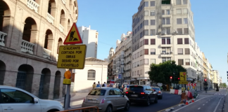 La calle Alacant se cierra al tráfico por las obras de la línea 10 del metro