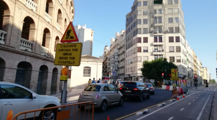 Un cèntric carrer de València es tanca al trànsit per les obres de la Línia 10 La calle Alacant se cierra al tráfico por las obras de la línea 10 del metro
